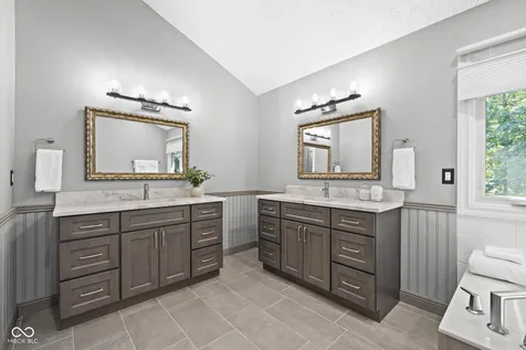 11217 Woods Bay Lane Indianapolis IN 46236