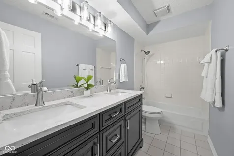 11217 Woods Bay Lane Indianapolis IN 46236