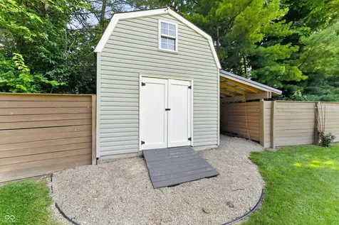 1960 Red Oak Drive Franklin IN 46131