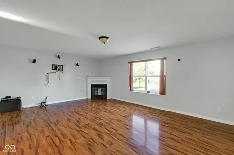 6553 Hunters Ridge S Zionsville IN 46077