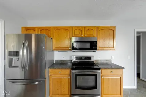 6553 Hunters Ridge S Zionsville IN 46077