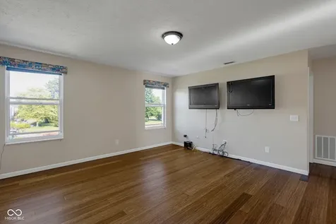 6553 Hunters Ridge S Zionsville IN 46077