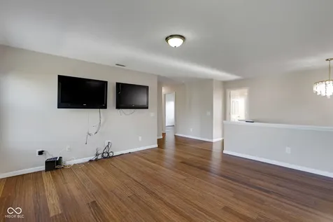 6553 Hunters Ridge S Zionsville IN 46077