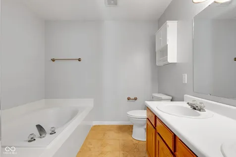 6553 Hunters Ridge S Zionsville IN 46077