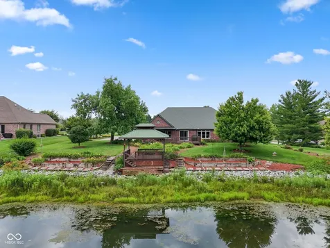 105 Woodfield Green Danville IN 46122