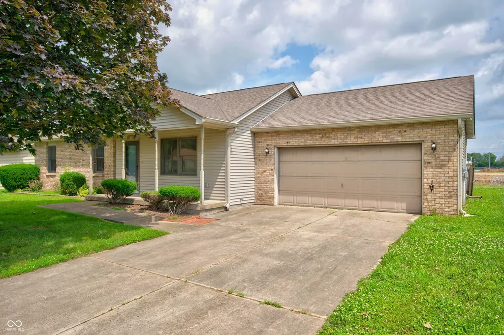 2530 Cedarridge Columbus IN 47203