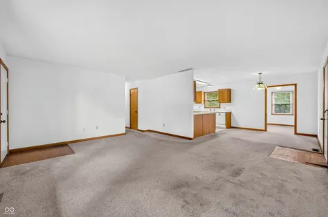 2530 Cedarridge Columbus IN 47203