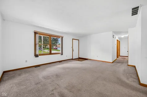 2530 Cedarridge Columbus IN 47203