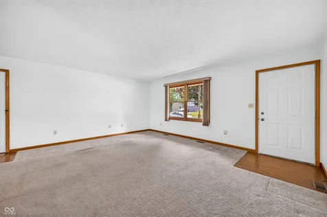 2530 Cedarridge Columbus IN 47203