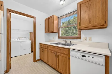 2530 Cedarridge Columbus IN 47203