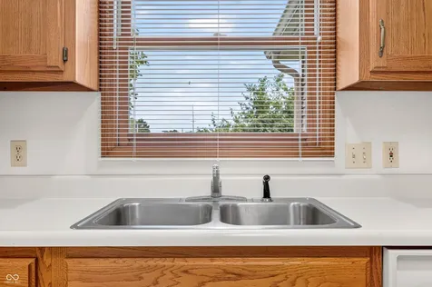2530 Cedarridge Columbus IN 47203