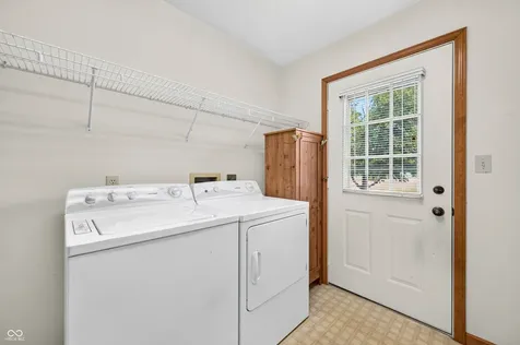 2530 Cedarridge Columbus IN 47203