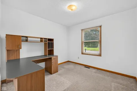 2530 Cedarridge Columbus IN 47203