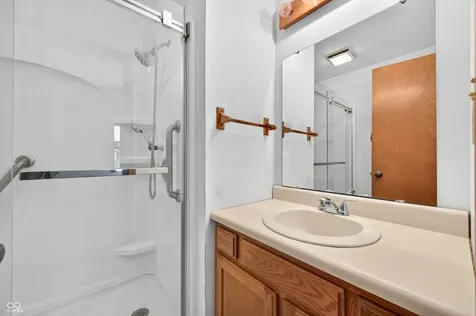 2530 Cedarridge Columbus IN 47203