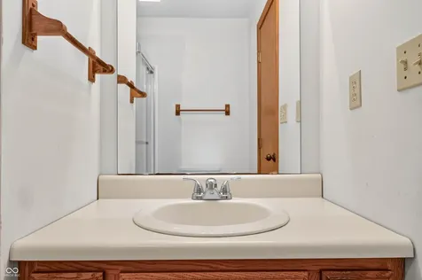 2530 Cedarridge Columbus IN 47203