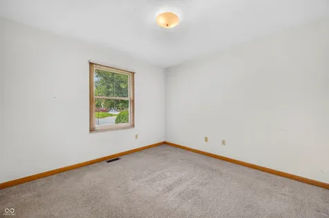 2530 Cedarridge Columbus IN 47203