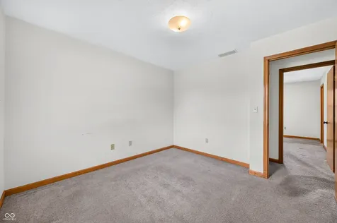 2530 Cedarridge Columbus IN 47203
