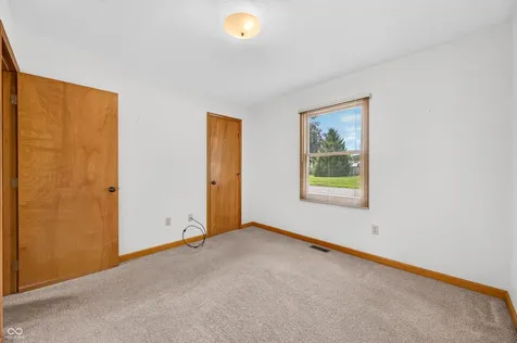 2530 Cedarridge Columbus IN 47203