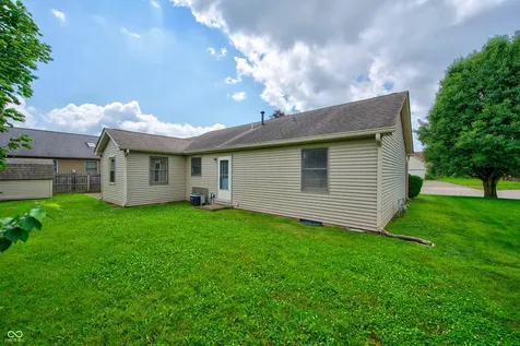 2530 Cedarridge Columbus IN 47203