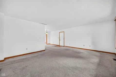 2530 Cedarridge Columbus IN 47203
