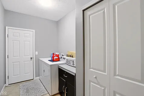 12135 Scoria Drive Fishers IN 46038