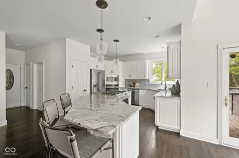 9904 Oak Ridge Drive Zionsville IN 46077