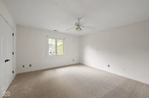 9904 Oak Ridge Drive Zionsville IN 46077