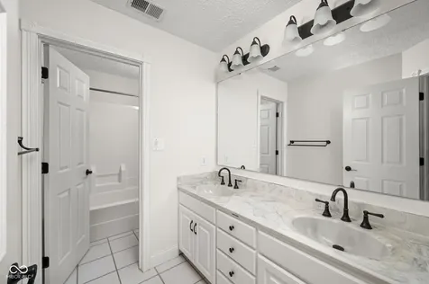 9904 Oak Ridge Drive Zionsville IN 46077