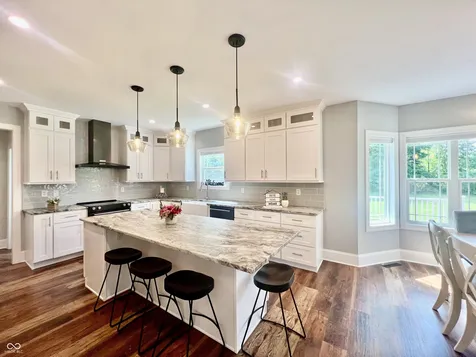 4381 S 550 W Columbus IN 47201