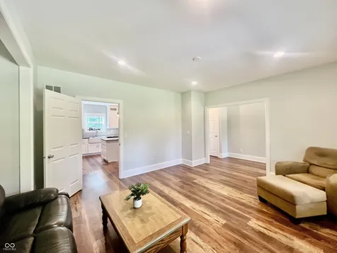 4381 S 550 W Columbus IN 47201