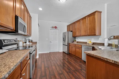 5735 W Port Drive Mccordsville IN 46055