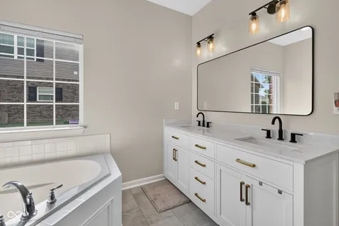 5735 W Port Drive Mccordsville IN 46055