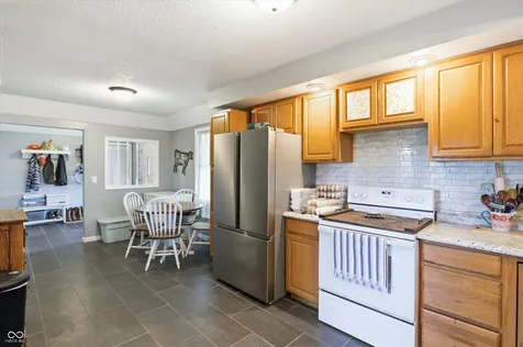 23 W 1400 N Alexandria IN 46001