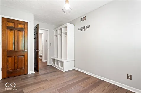 9131 Woodbridge Court Indianapolis IN 46260