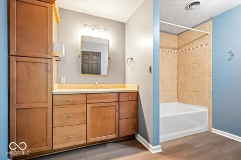 9131 Woodbridge Court Indianapolis IN 46260