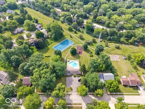 9131 Woodbridge Court Indianapolis IN 46260