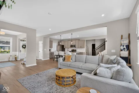 115 Oakhurst Way Westfield IN 46074