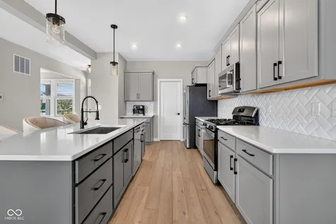 115 Oakhurst Way Westfield IN 46074