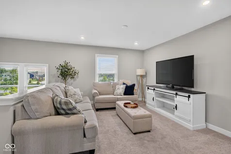 115 Oakhurst Way Westfield IN 46074