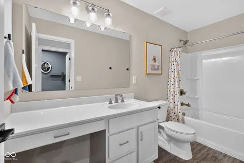 115 Oakhurst Way Westfield IN 46074