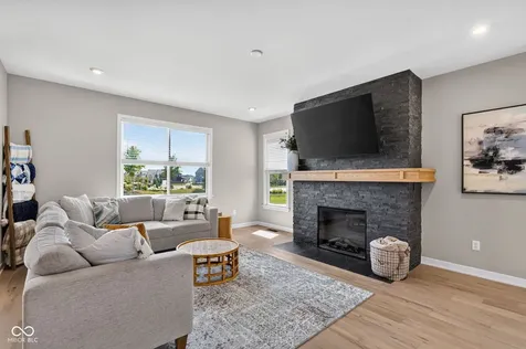 115 Oakhurst Way Westfield IN 46074