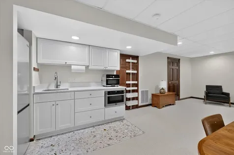 1323 Park Meadow Drive Beech Grove IN 46107