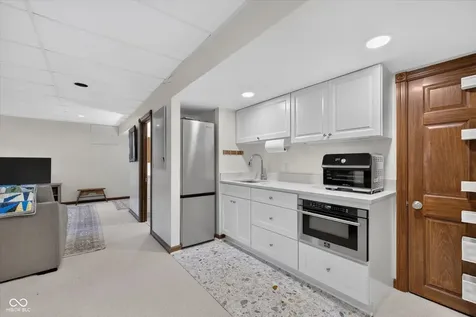 1323 Park Meadow Drive Beech Grove IN 46107