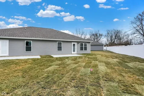 1562 W Paula Drive Columbus IN 47201