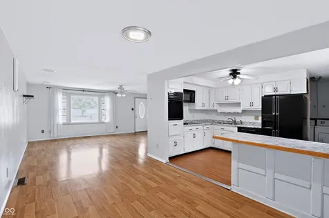 1649 W 76th Place Indianapolis IN 46260