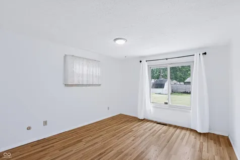 1649 W 76th Place Indianapolis IN 46260