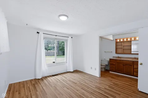 1649 W 76th Place Indianapolis IN 46260