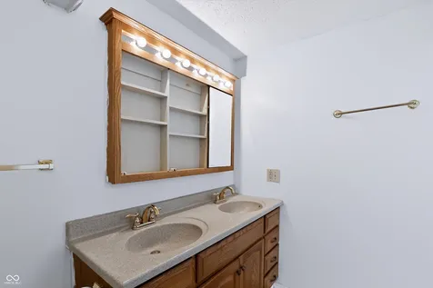 1649 W 76th Place Indianapolis IN 46260