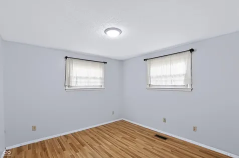 1649 W 76th Place Indianapolis IN 46260