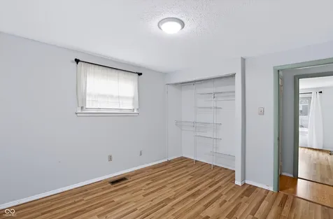 1649 W 76th Place Indianapolis IN 46260